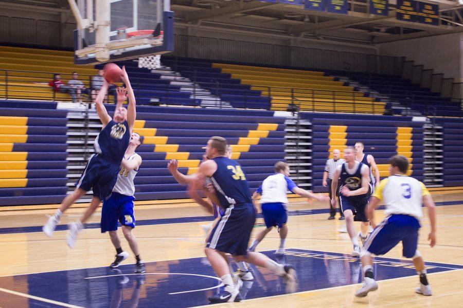 Mens basketball working to keep strong tradition going