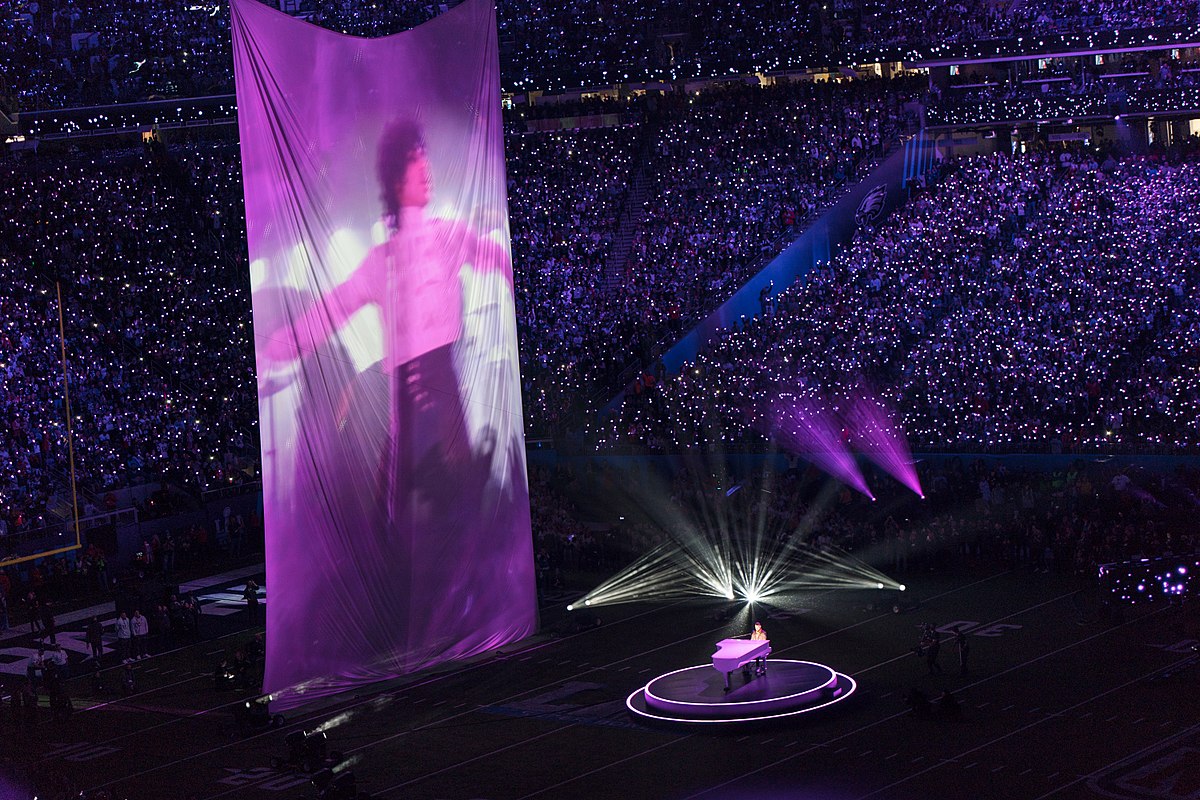 At Super Bowl LII halftime, Justin Timberlake turns Minneapolis purple and  duets with not-technically-a-hologram Prince